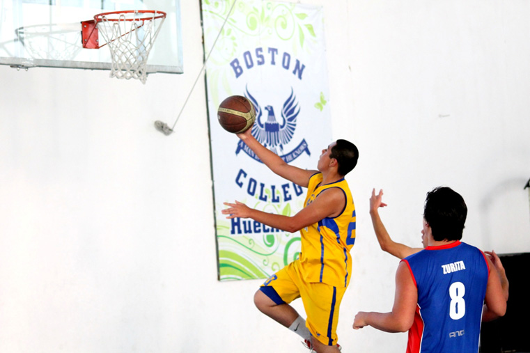 Amistoso Básquetbol en Boston College Huechuraba